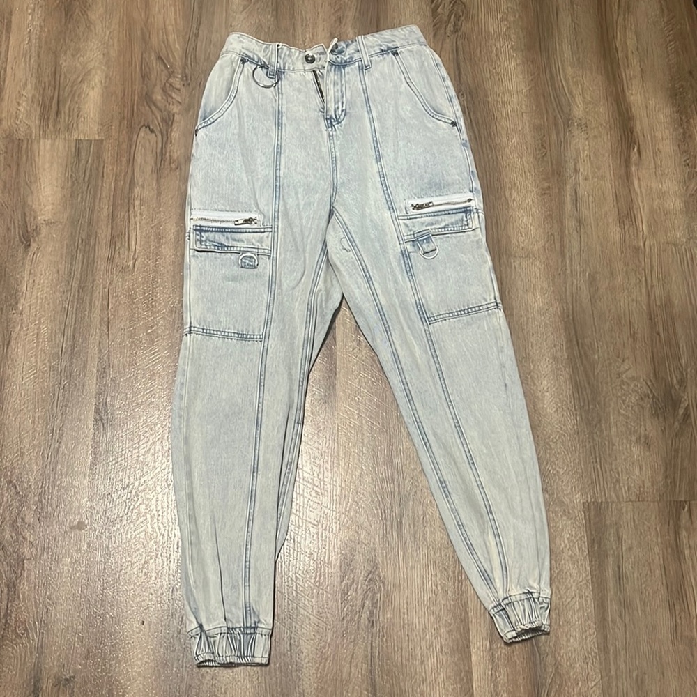 Hot Topic women’s cargo cuffed jogger pants denim jeans. Size S.
